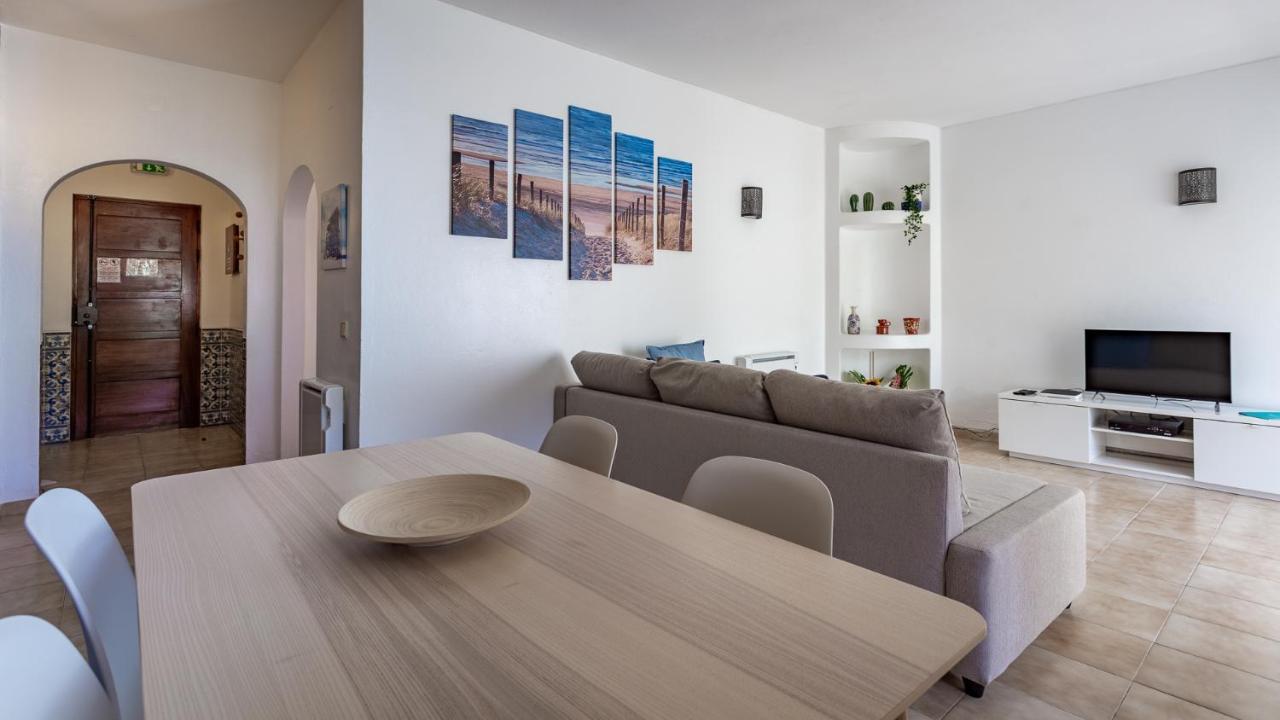 Charming Beachside Apartment W/ Pool By Lovelystay 알부페이라 외부 사진